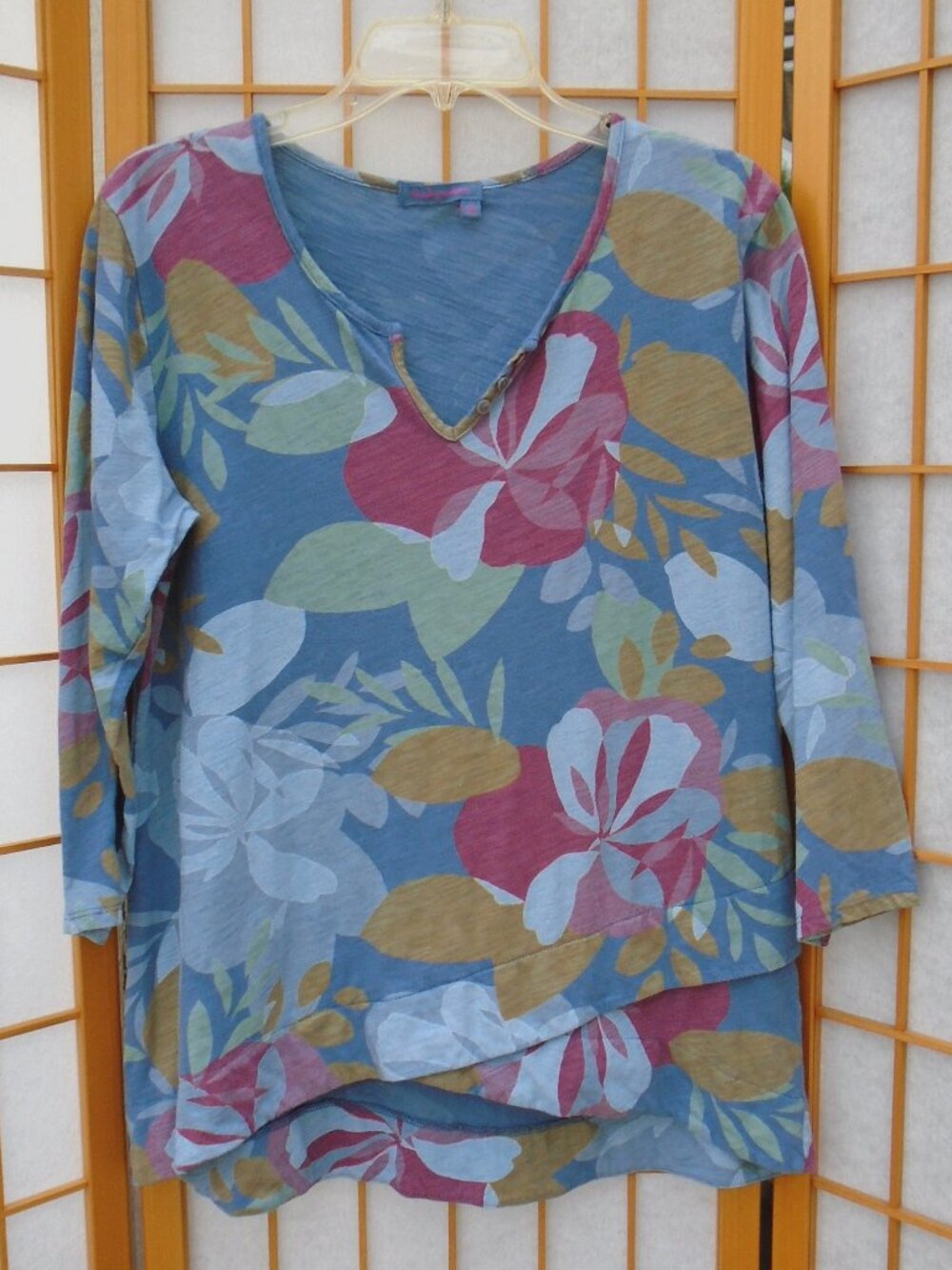 FRESH PRODUCE blue Jordan Top Tunic Fresh Blossoms Deep Dive split neck *EUC